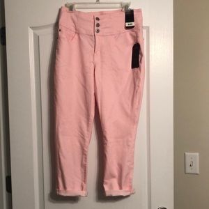 No Boundaries High Rise Crop Skinny Capris